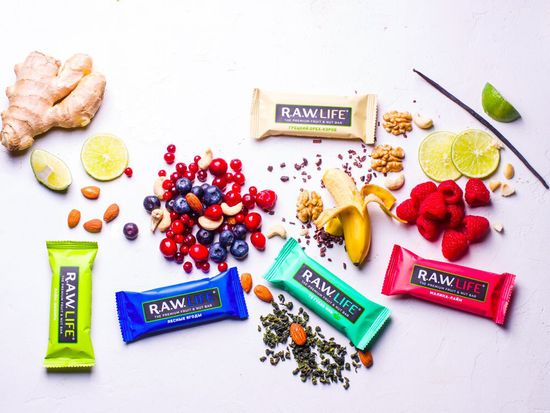 Новинка в ассортименте: бренд R.A.W.LIFE представляет орехово-фруктовые батончики, низкоуглеводные лакомства и многое другое!