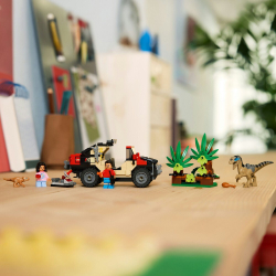 LEGO Jurassic World - Побег на вездеходе от хищника 76972
