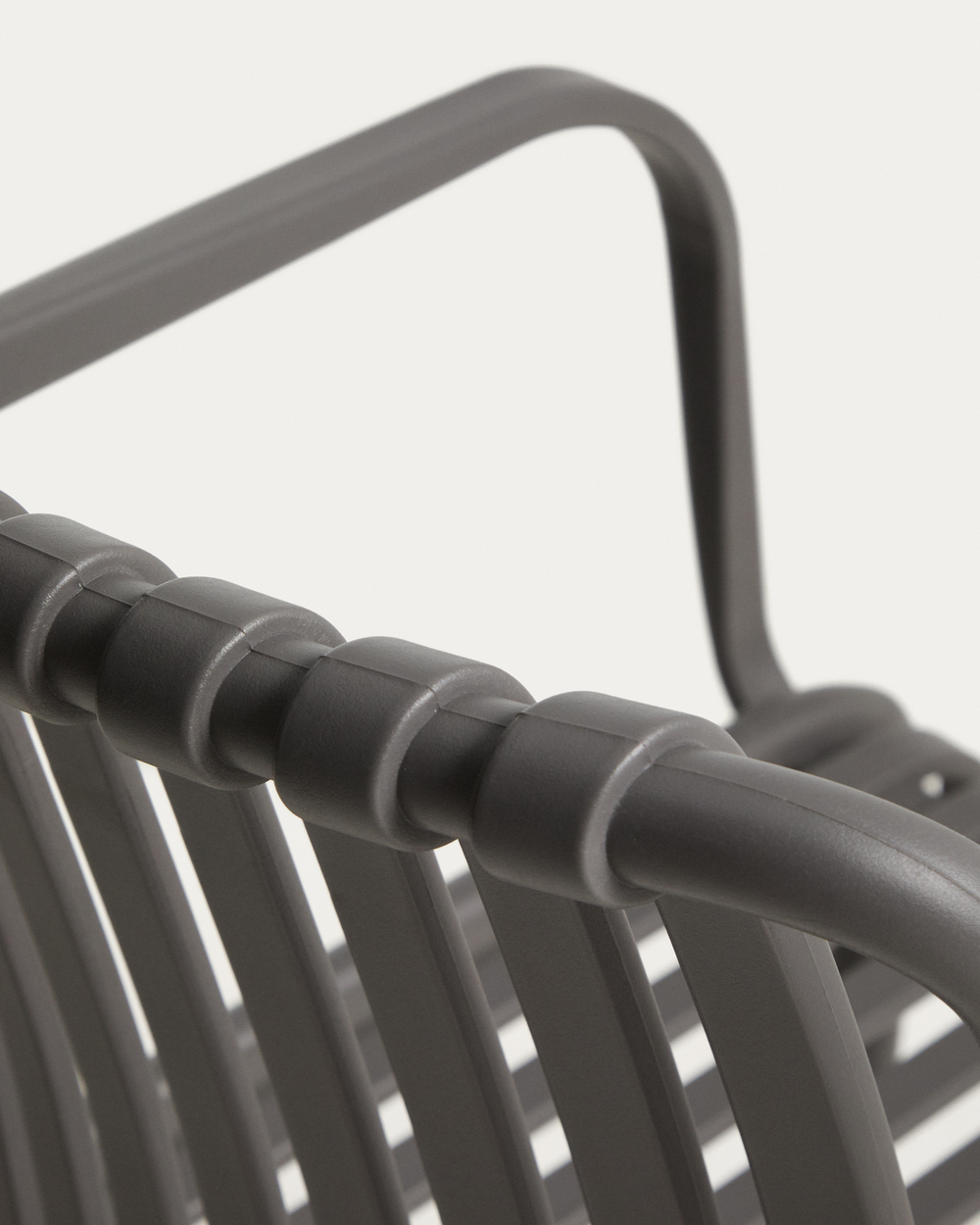 Уличный стул Isabellini из пластика графитового цвета