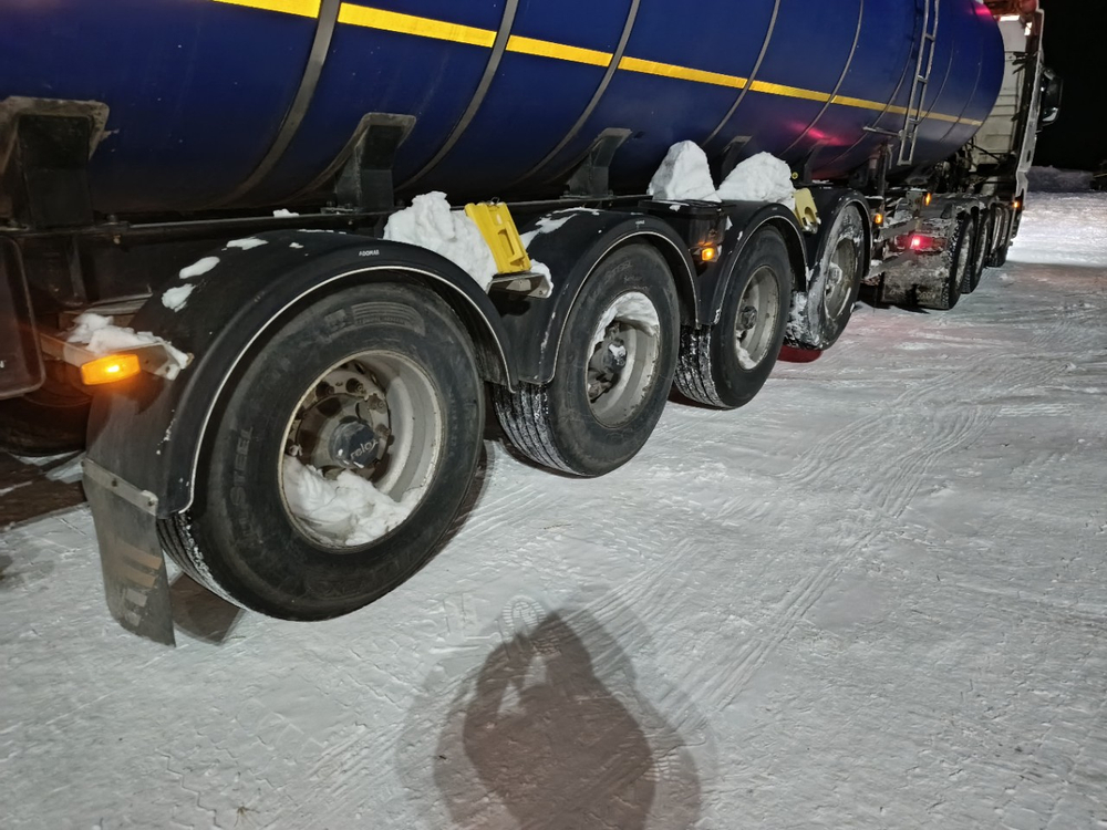 FoxTank 8777 Полуприцеп цистерна 877721 (светлые нефтепродукты)