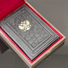 Ежедневник А5 «Герб РФ» №2 (съемная обложка из натуральной кожи) в футляре