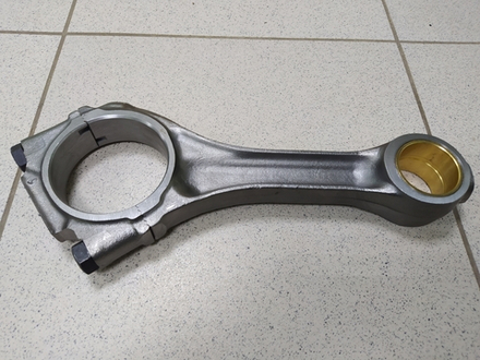 Шатун (латунная втулка) 236-1004045-Б2