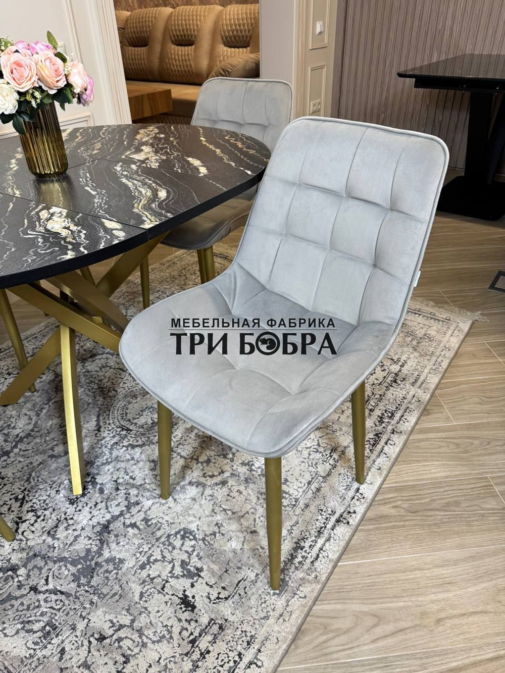 Круглый раздвижной стол "Лофт", луанда и стулья "Бостон" серые