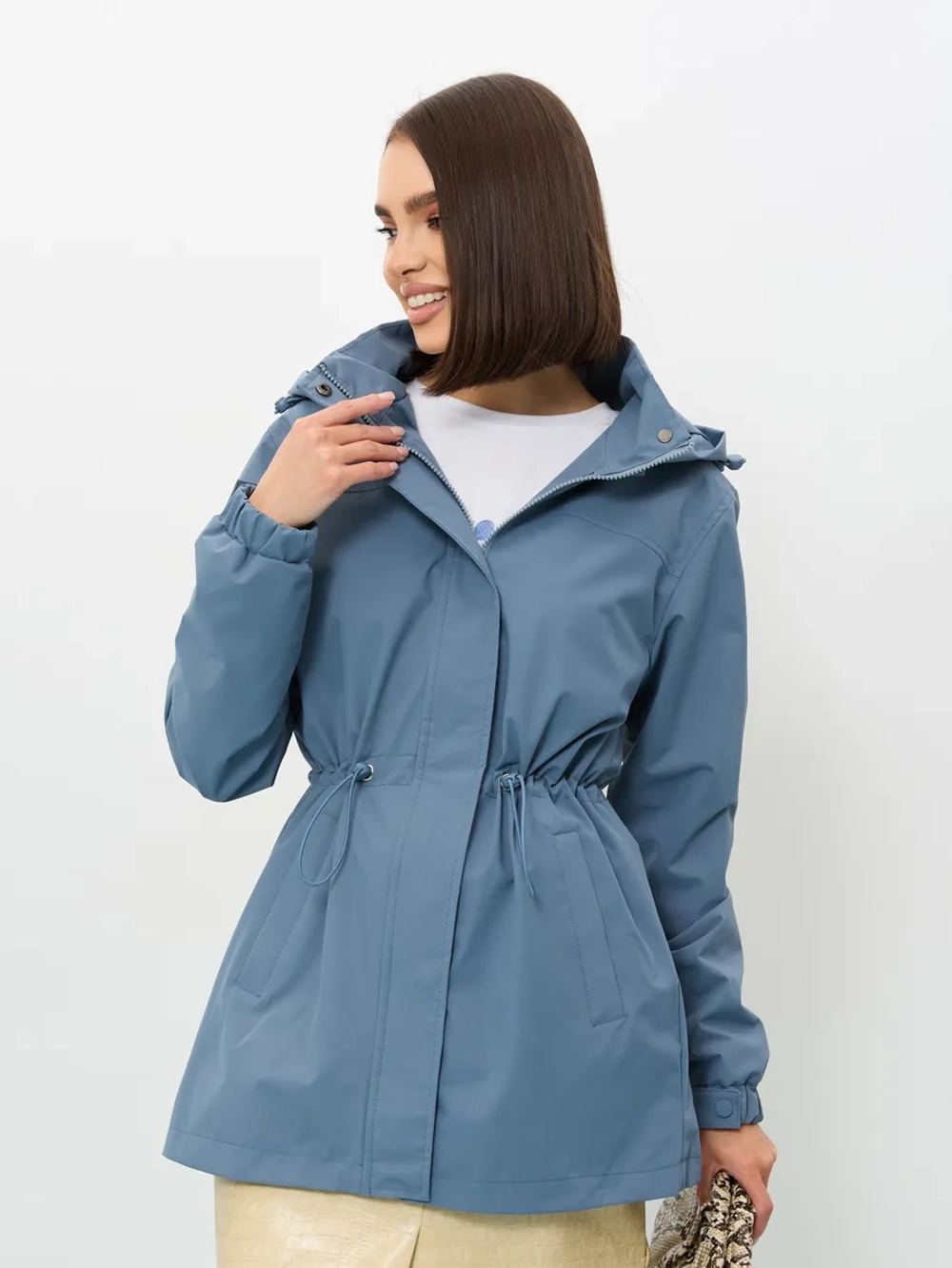 Ветровка с капюшоном удлиненная