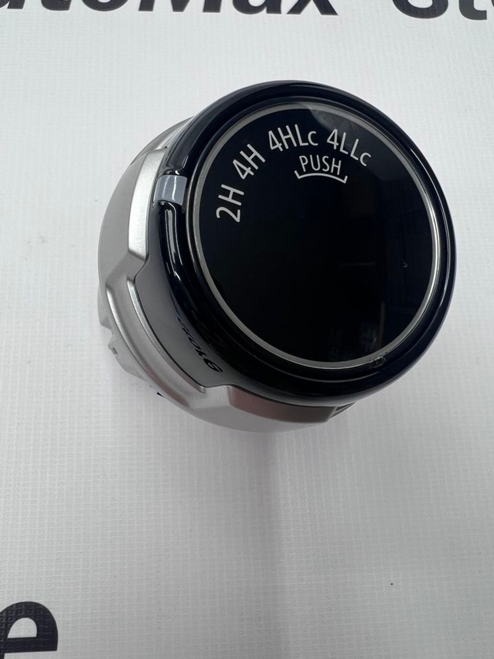 Кнопка включения полного привода Мицубиси Паджеро. 8604A046XA. Оригинал.