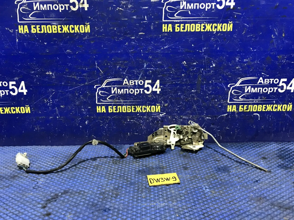 Замок двери передней правой MAZDA DEMIO 2000