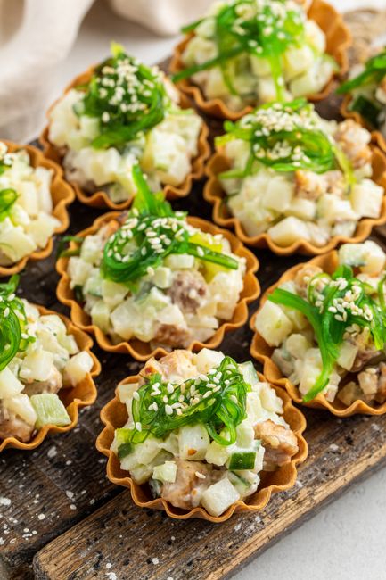 Тарталетка с подкопченным угрем и огурцом, 20 шт.