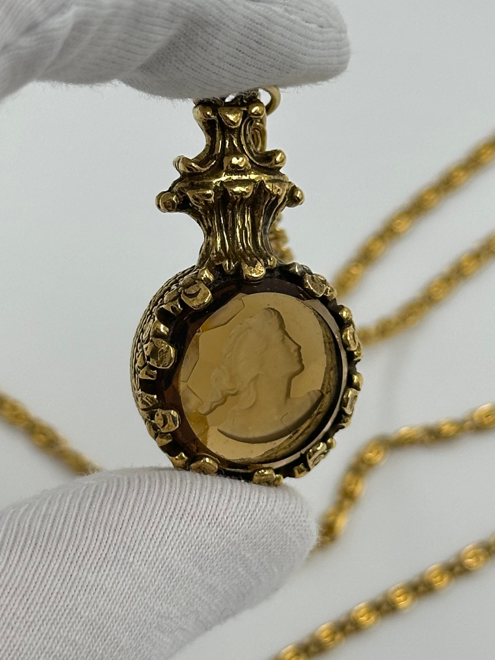 Многоярусная цепь с подвеской Goldette