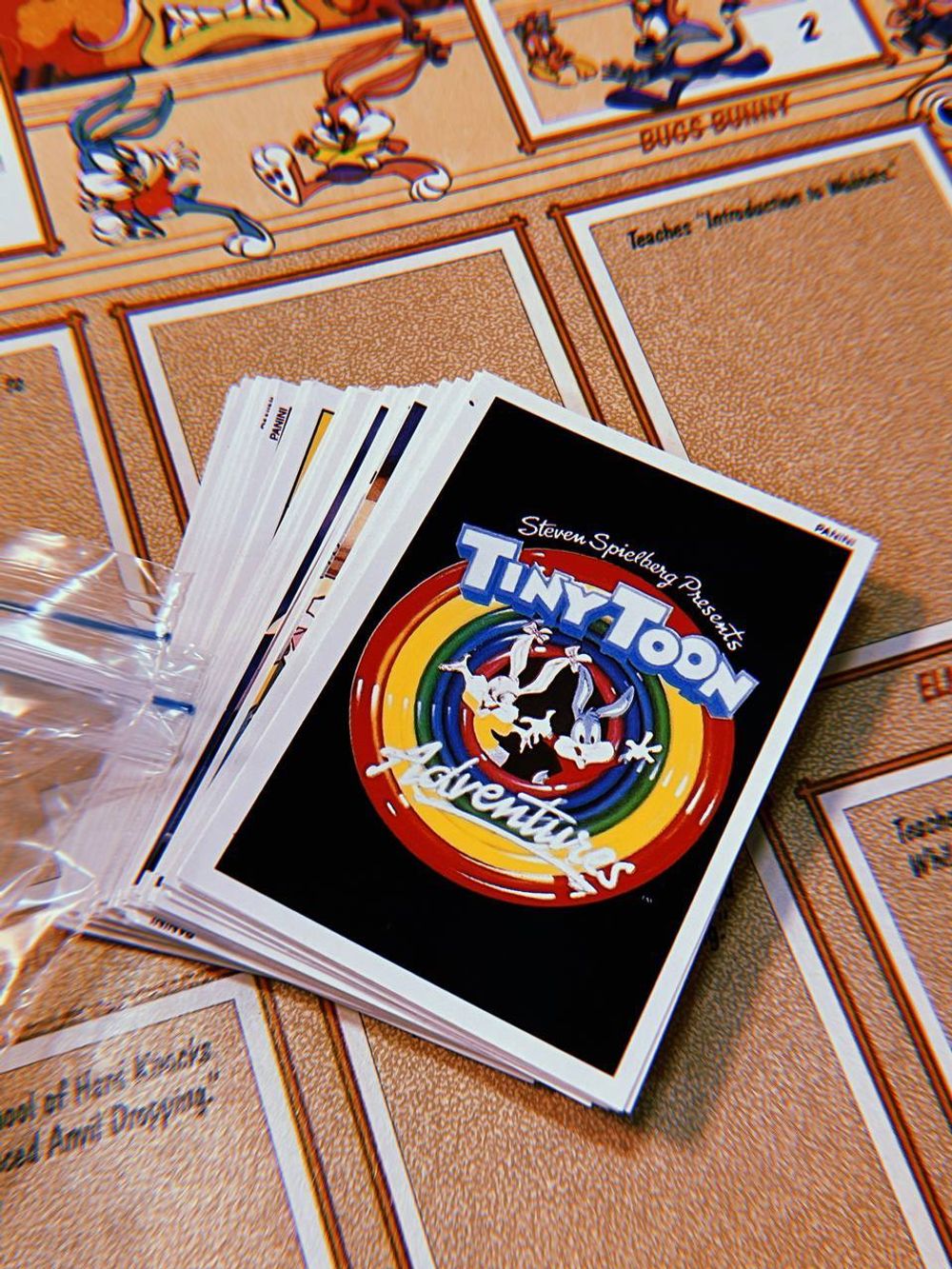 Tiny Toon Adventures (1991) - Альбом с полной коллекцией наклеек