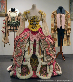 22.04 лекция: Надежда Ламанова. Красота по-советски и бусы из гороха