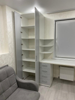 Шкафы с рабочей зоной возле окна под заказ