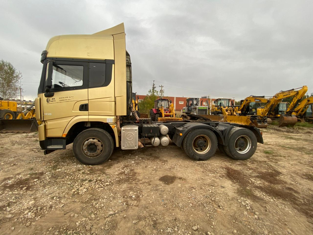 Shacman (Shaanxi) SX* 6x4 Седельный тягач SX42584W324C (Дизельный, 10,8 л, 441 л.с., МТ)