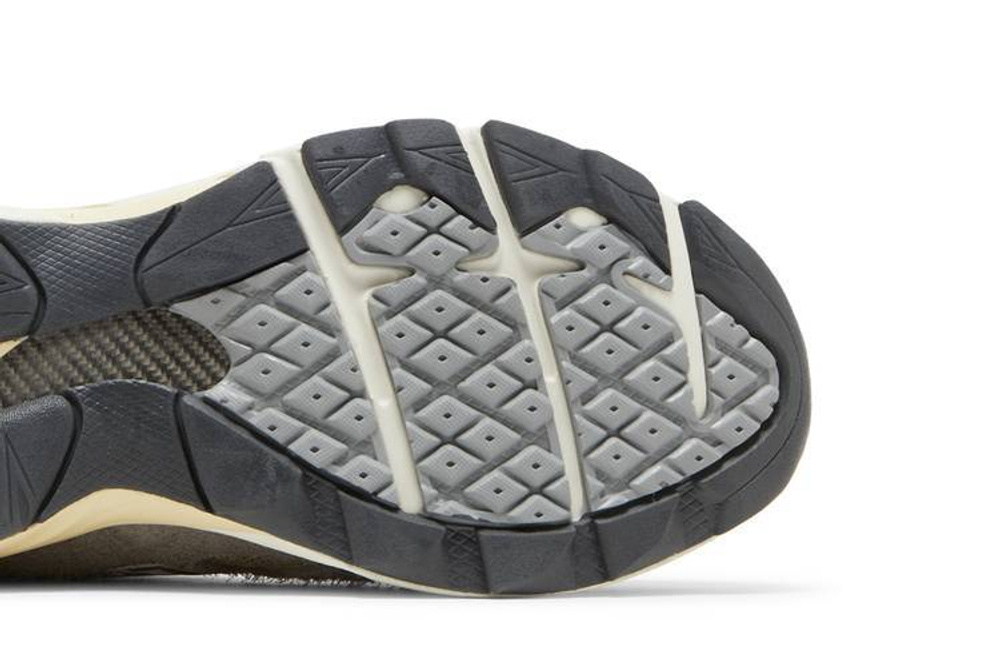 Кроссовки New Balance Teddy Madenb 990 V3