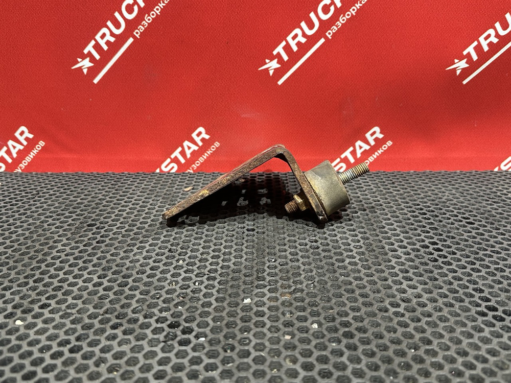 Кронштейн радиатора левый