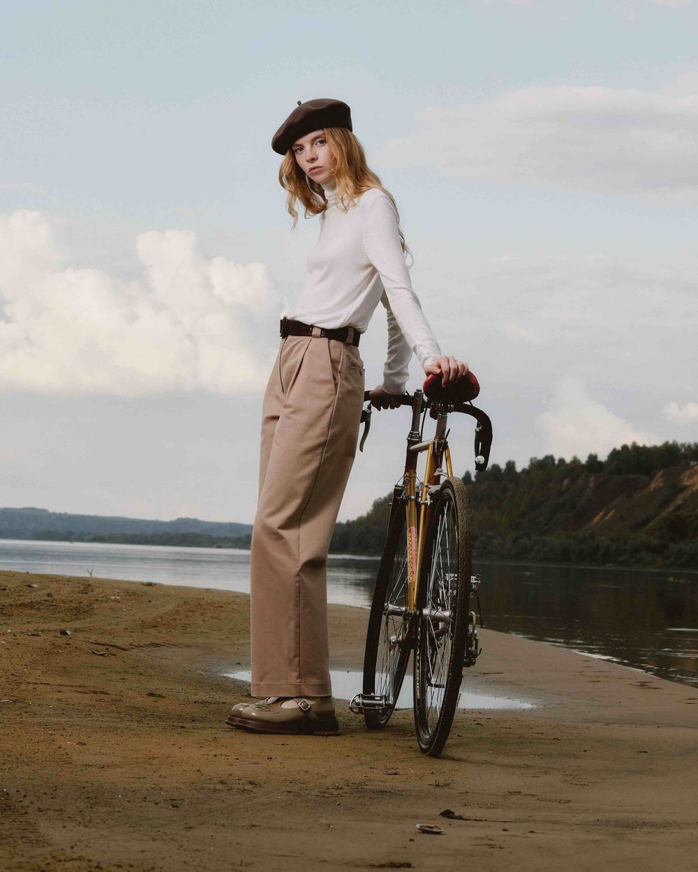 Брюки Called a Garment Classic wide chinos Женский песочные