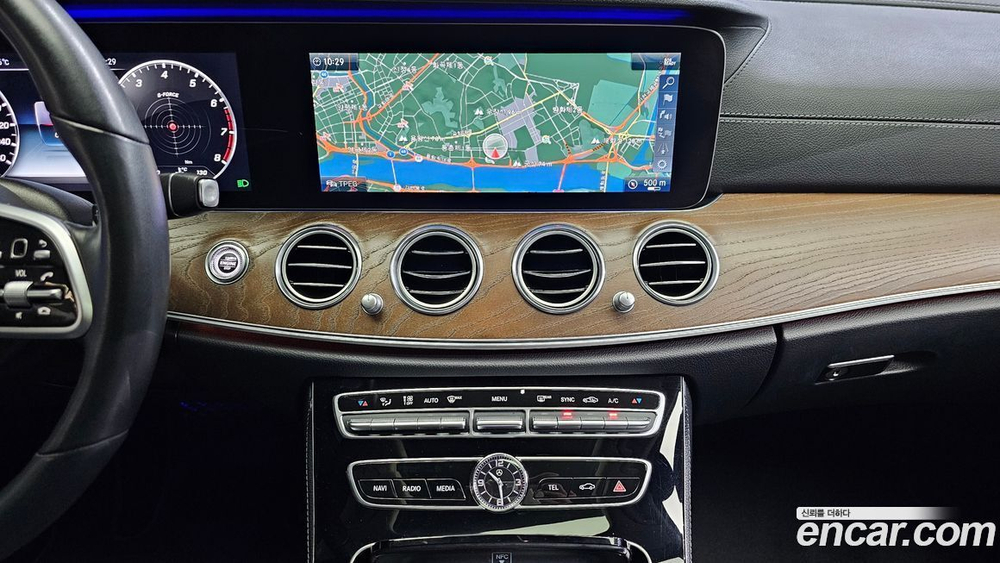 Mercedes-Benz E-Class W213 E300 4MATIC Exclusive (08.2019)