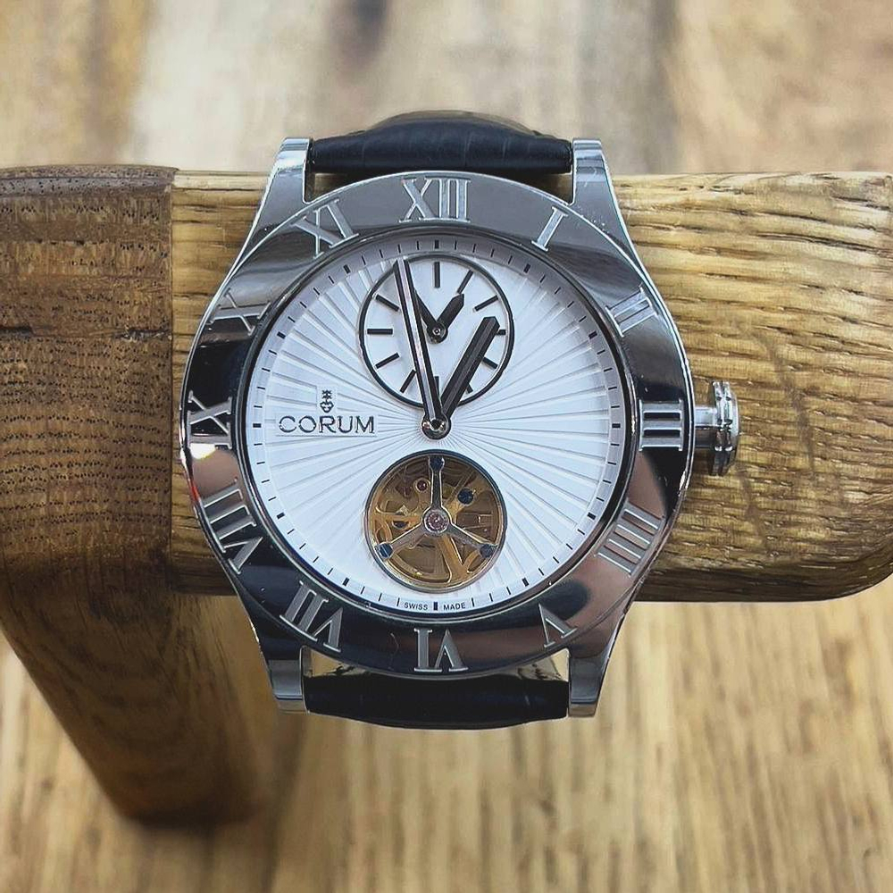 Часы Corum
