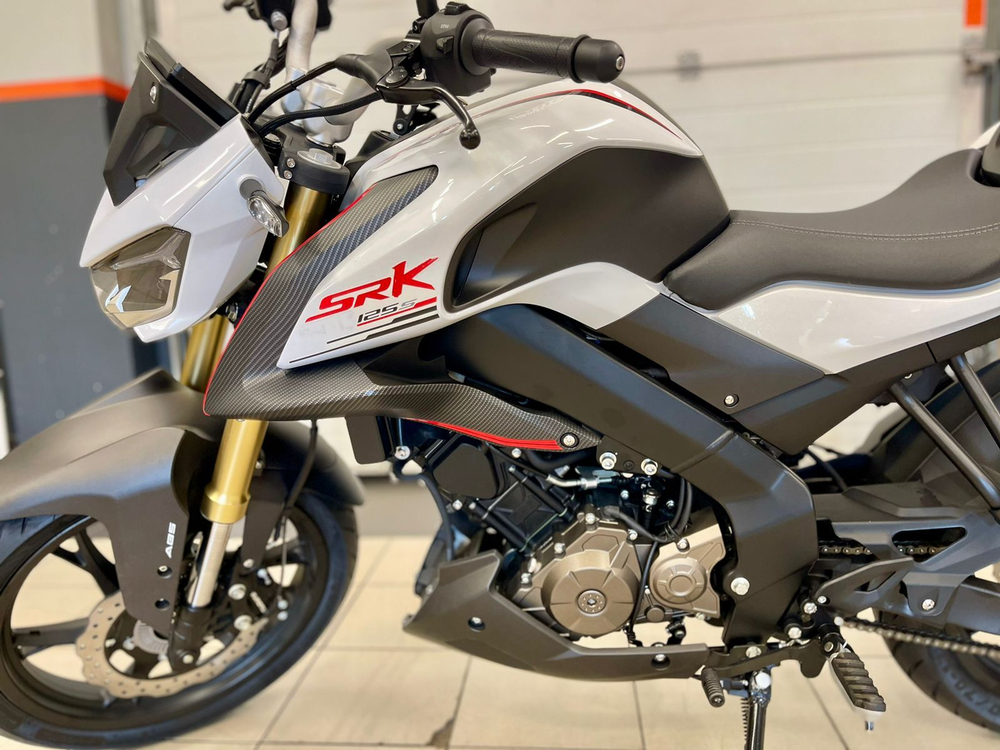 QJMOTOR SRK 125 S (White)