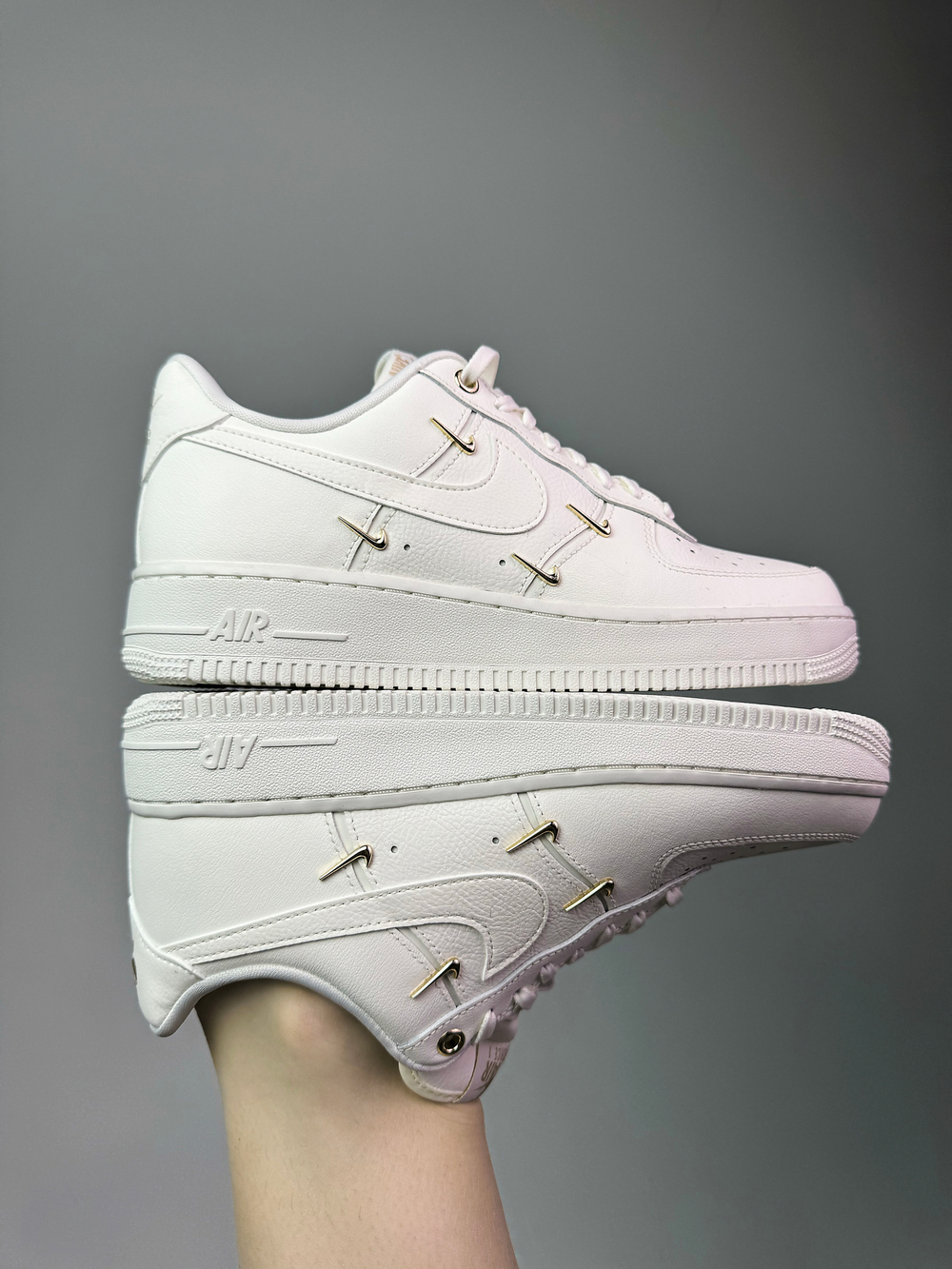 Кроссовки Nike Air Force 1 LX Gold Swoosh