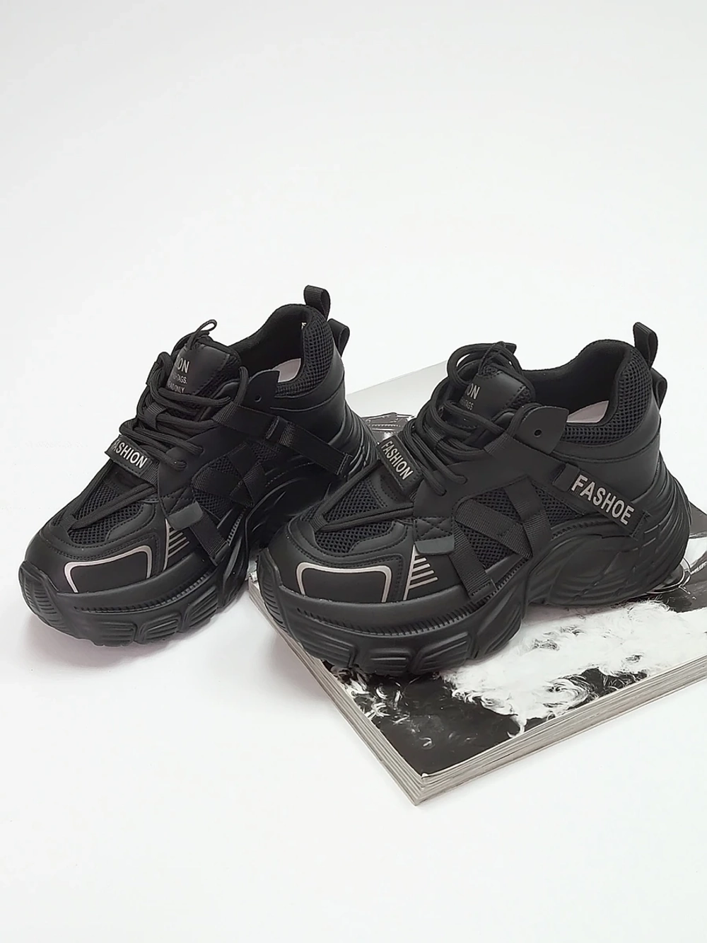 Кроссовки женские летние