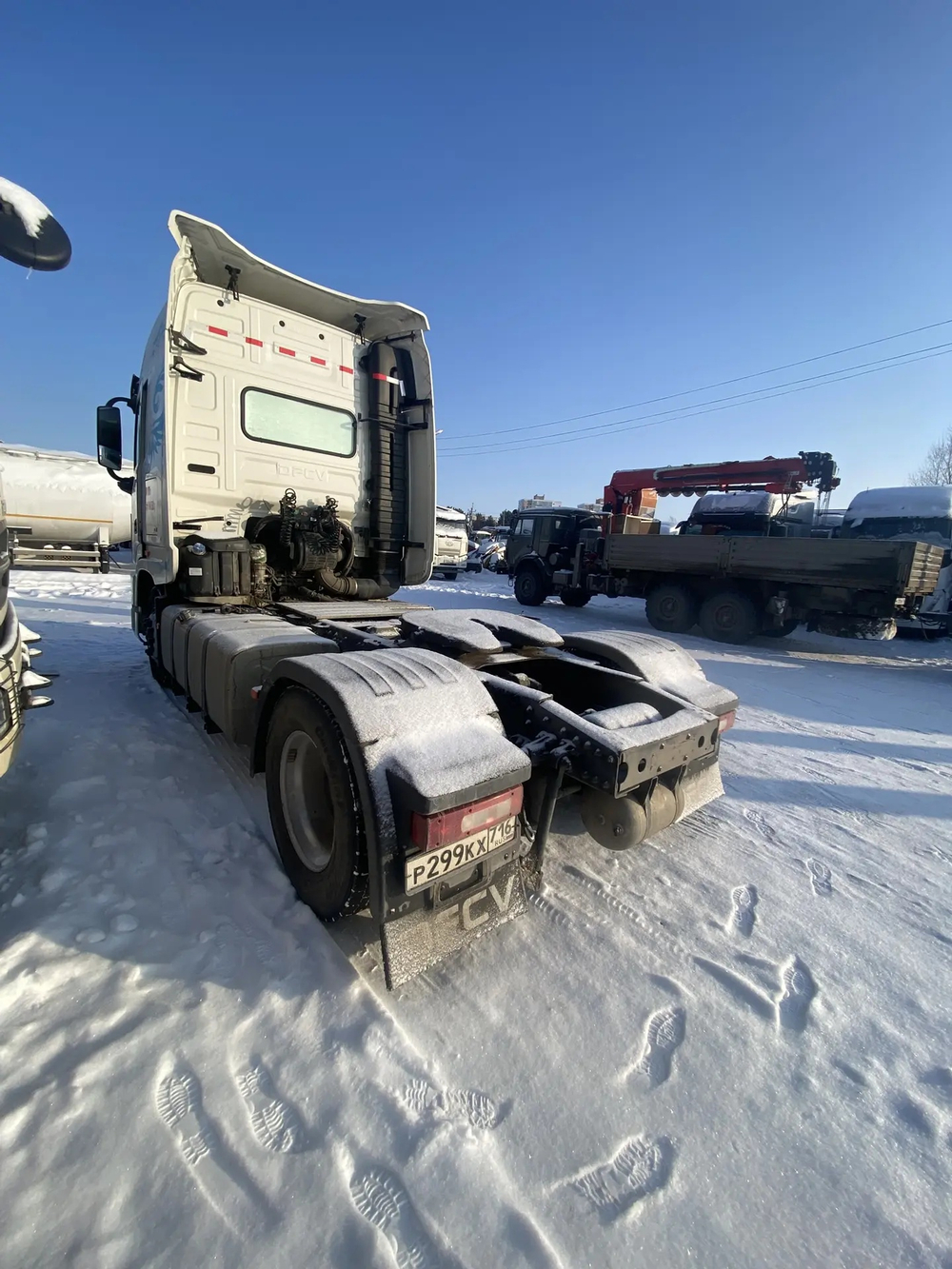 DongFeng DFH 4x2 Седельный тягач DFH4180C2 (Дизельный, 13,5 л, 528 л.с., АТ)