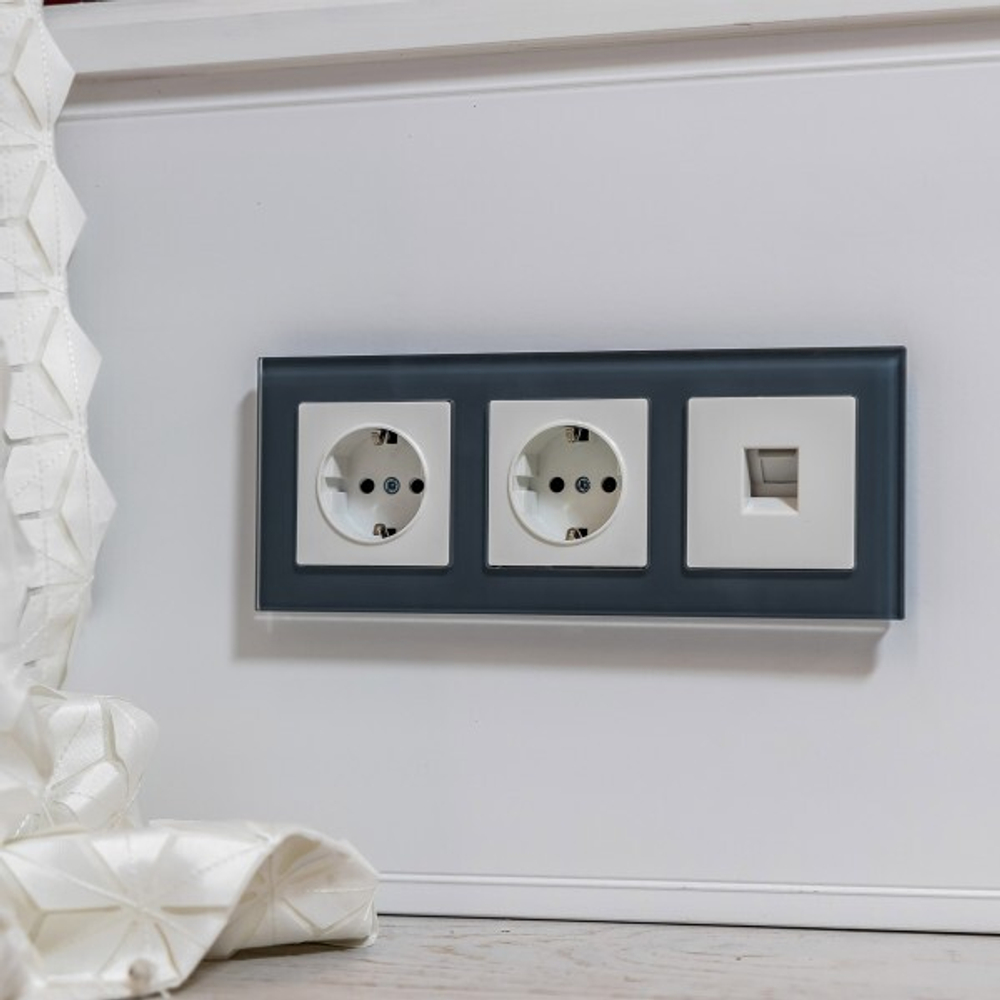 Розетка с заземлением, безвинтовой зажим (белый)