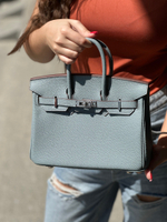 Сумка BK-25 однотонная трапецевидной формы с короткими ручками и замочком спереди