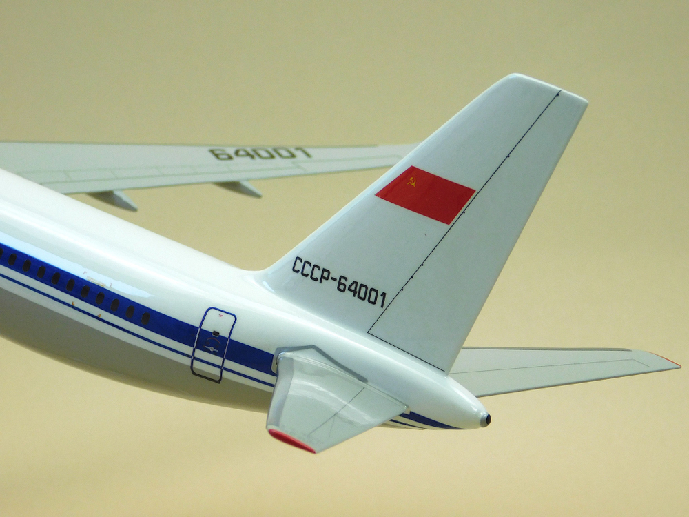Модель самолета Ту-204-100 (М1:100, Аэрофлот СССР-64001)