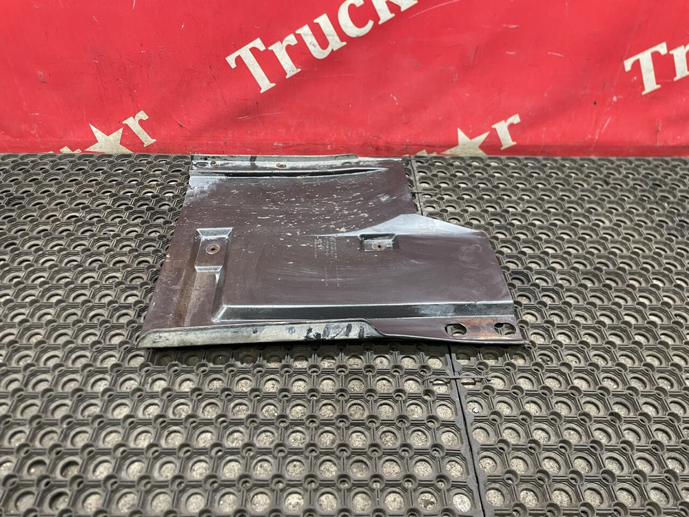 Подкрылок передний левый