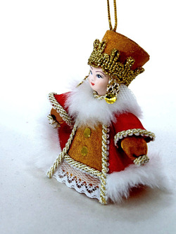Кукла-подвеска Боярыня в зимнем одеянии