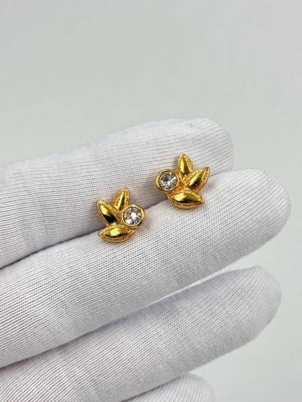Серьги пусеты с кристаллами Avon