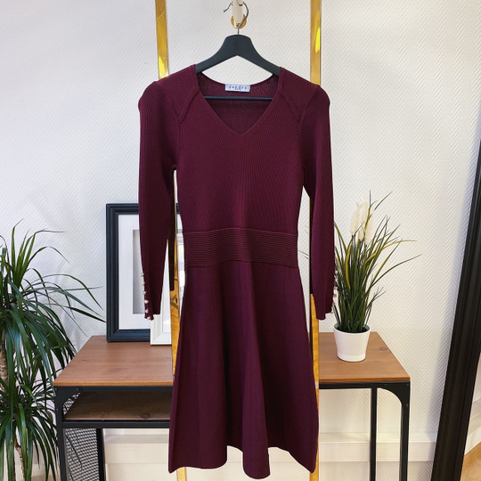 Короткое платье с длинным рукавом