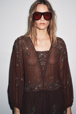 ZARA БЛУЗА ИЗ ЖОРЖЕТА С ВЫШИВКОЙ И БУСИНАМИ, КОРИЧНЕВЫЙ