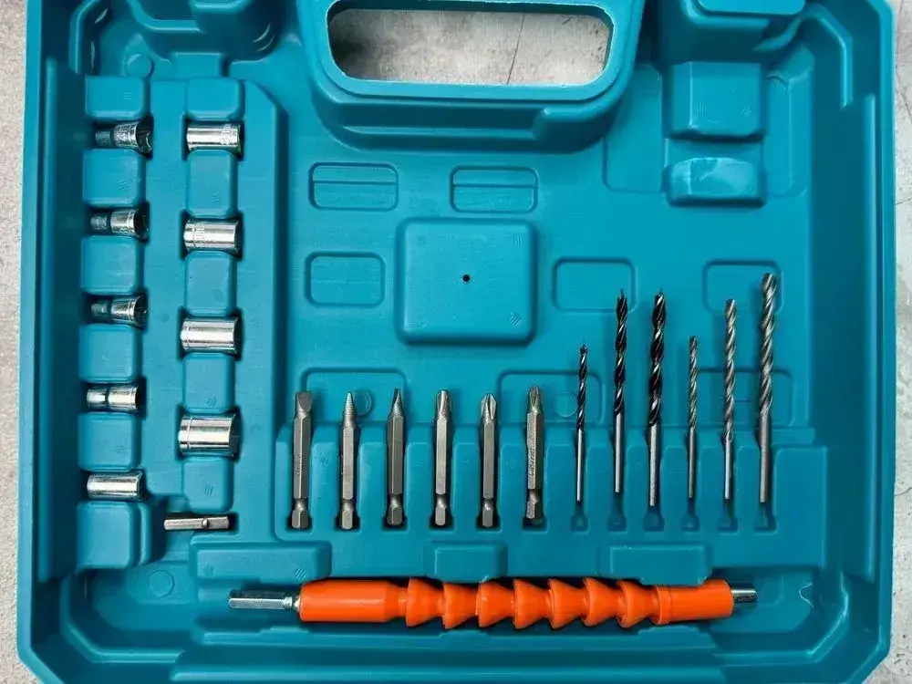 Makita Дрель-шуруповерт, 24 В, 25 Нм, 2 АКБ