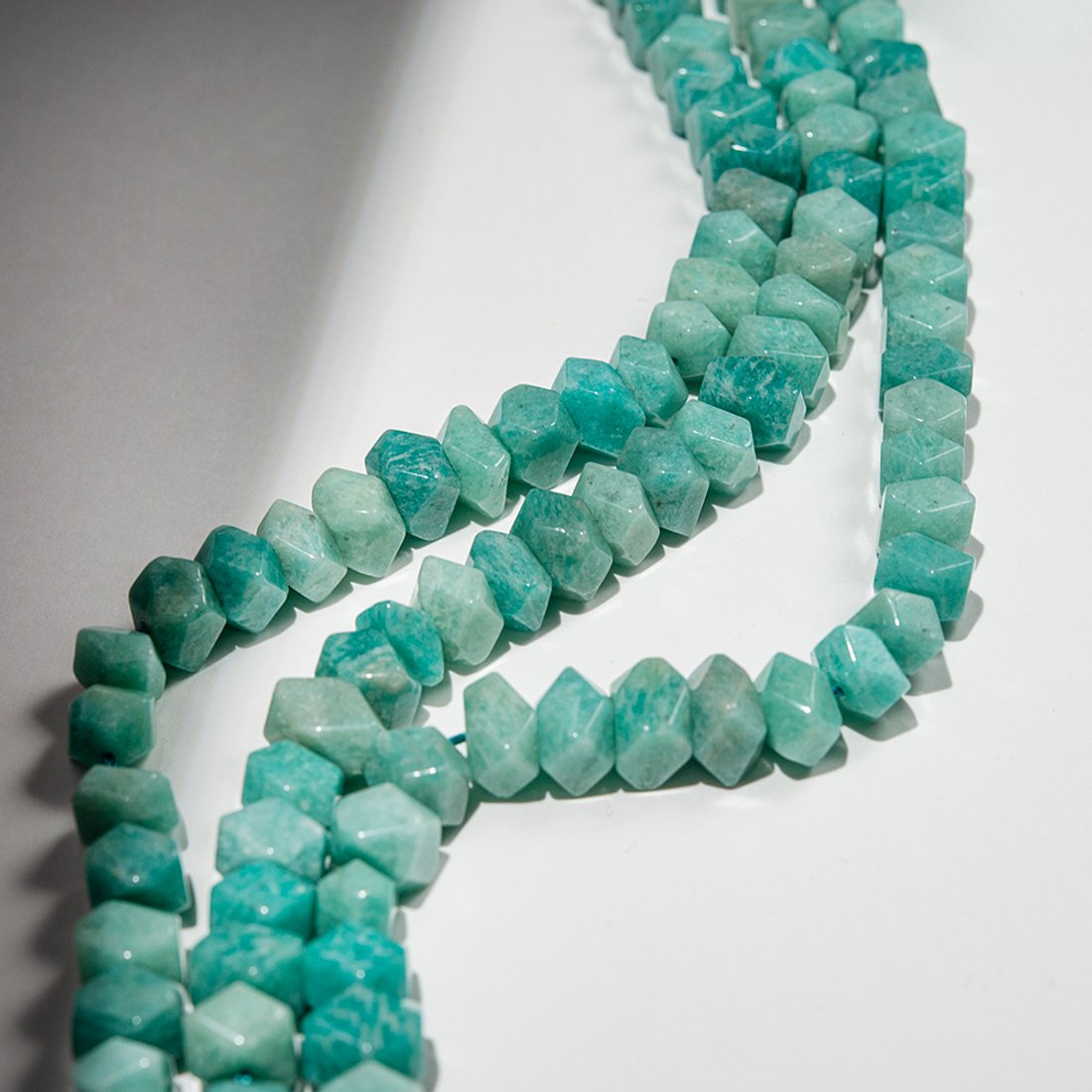 Амазонит натуральный, фриформ, микроогранка 7-12*5-9мм