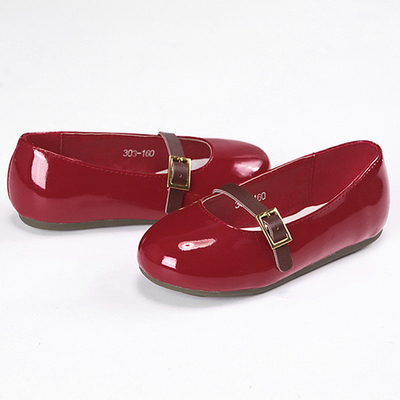 Туфли детские однотонные из гладкой лаковой кожи с ремешком