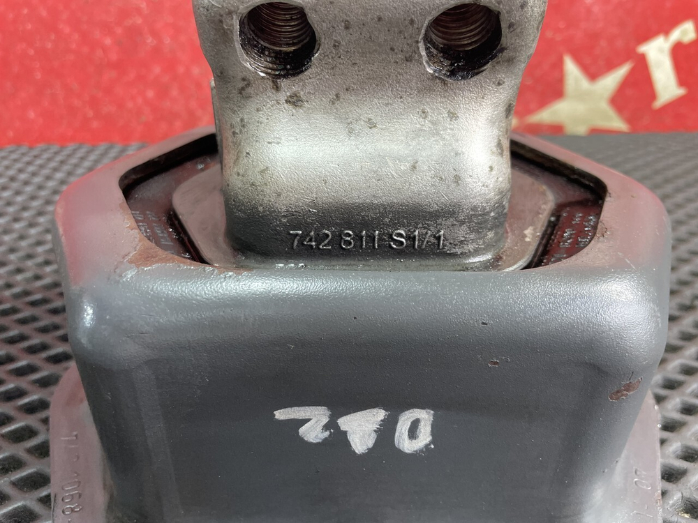 Подушка двигателя задняя