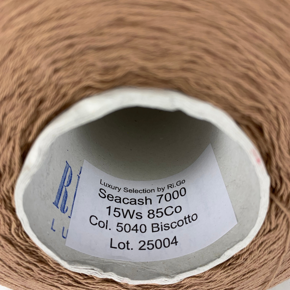 SEACASH - Ri.Go.; 15% кашемир, 85% хлопок; 700м/100гр; col.5040 Biscotto, цвет: бисквит. Есть мал. бобинка 182гр.
