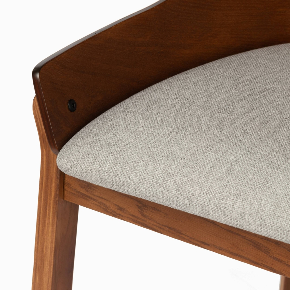 Обеденный стул Safia с мягким сиденьем