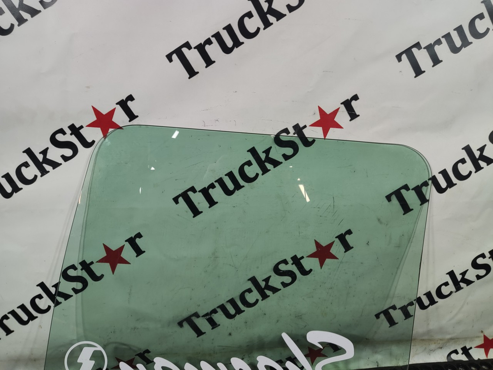 Стекло двери правой 2023г