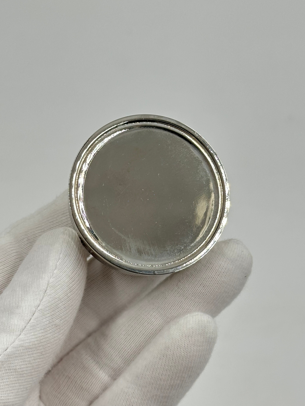 Таблетница с вышивкой