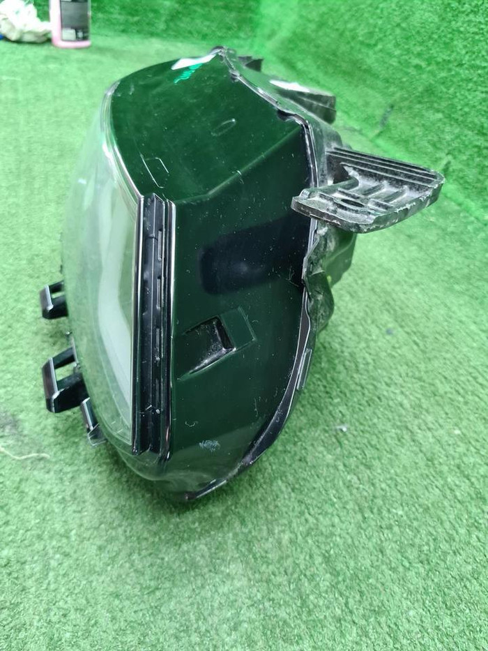 Фара правая Geely Coolray (2019-2023) LED