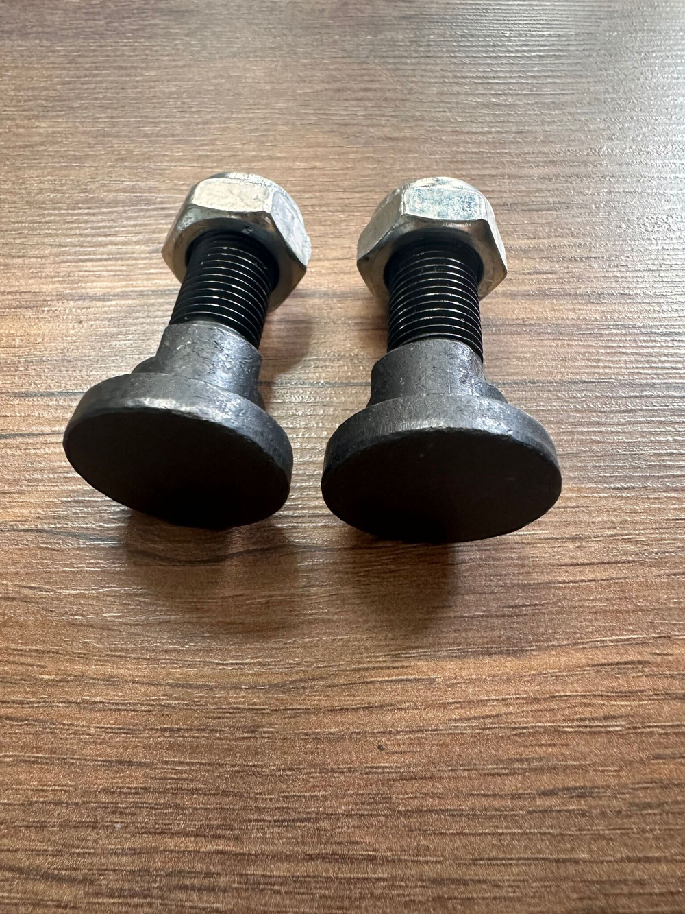 Болт крепления ножа ротора косилки КРН-2.1 с самоконтрящейся гайкой (КРН 03.614) М14Х1.5/2