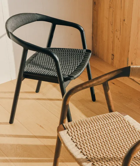 Уличный стул Derile из массива дуба и веревки в черной отделке