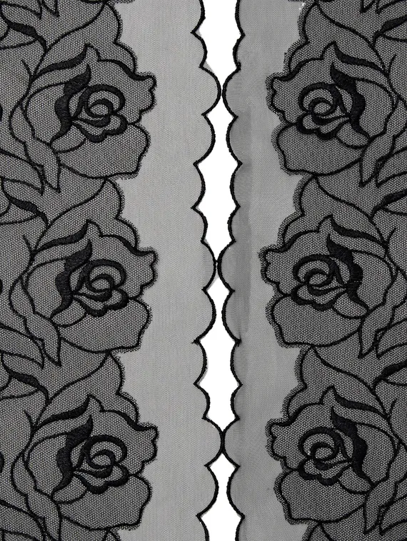 05-153 Вышивка на неэл. сетке двухслойная 19 см, Розы, черный (правая)