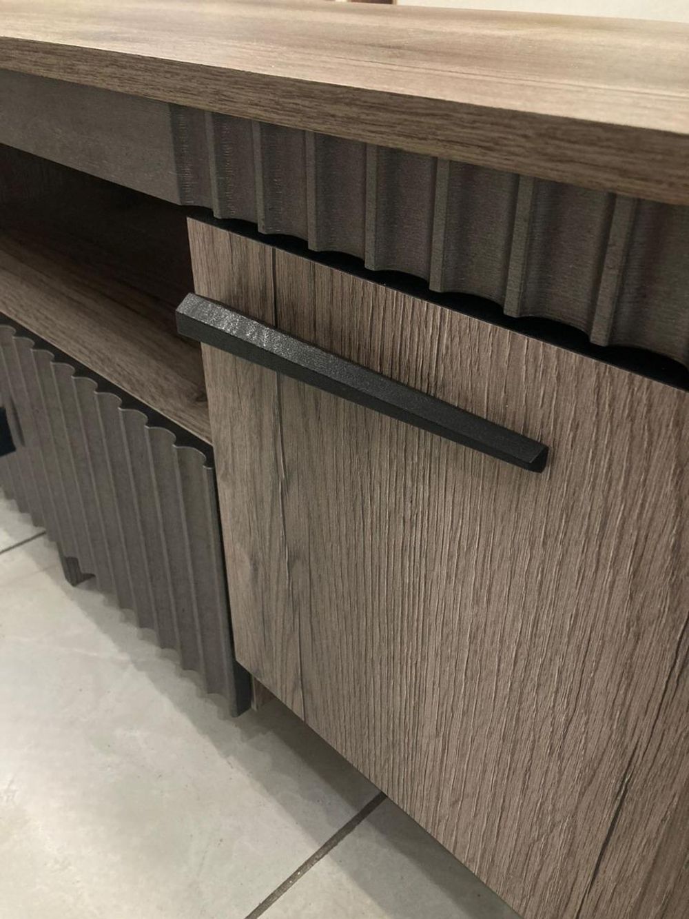 Тумба под ТВ №1 Ольга-3 дуб делано серый/сильвер Пэлас