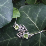 Серьги СТРЕЛА, серебро/оливин