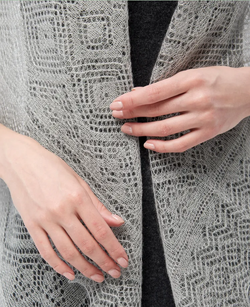 Оренбургский пуховый платок с шелком АШ100-03 серый