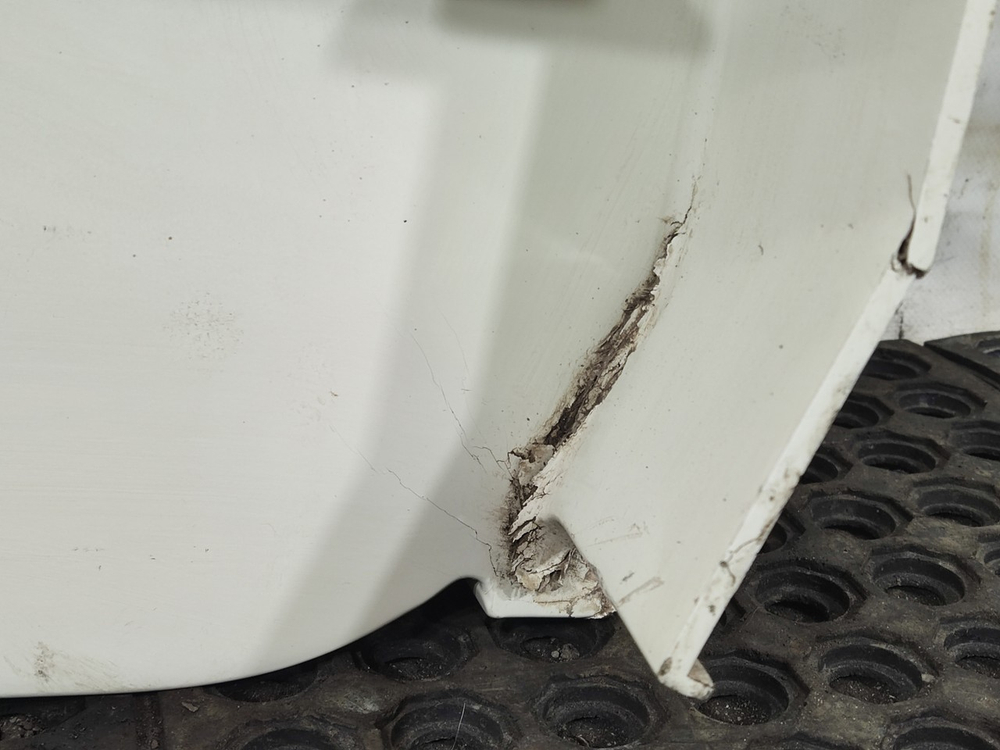 Корпус подножки левый 2022г