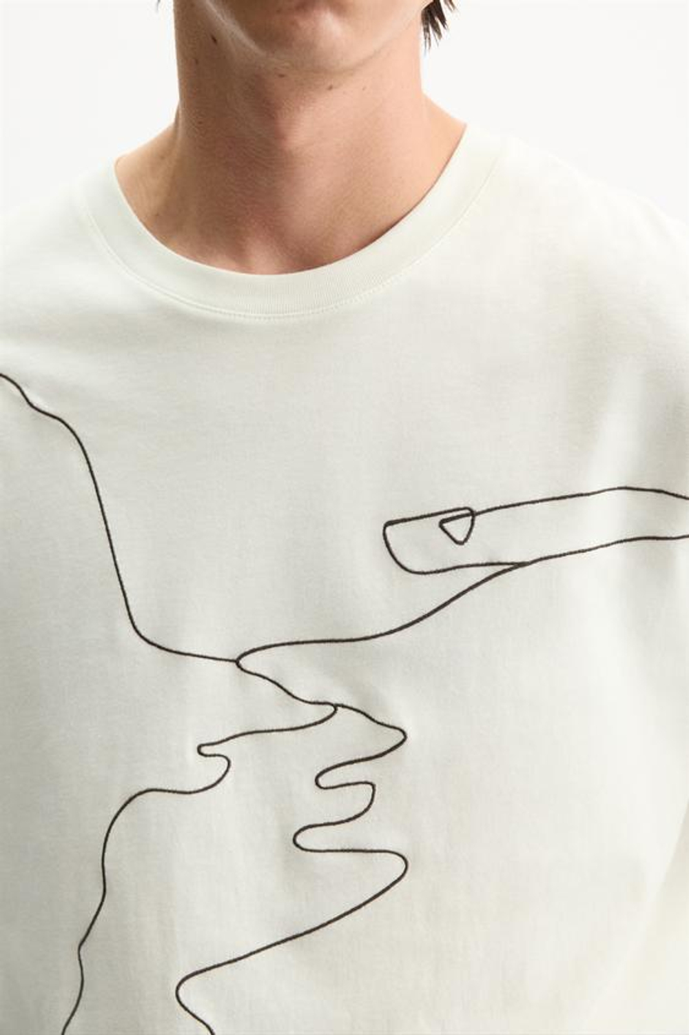 ZARA ФУТБОЛКА С КОНТРАСТНОЙ ВЫШИВКОЙ, БЕЛЫЙ